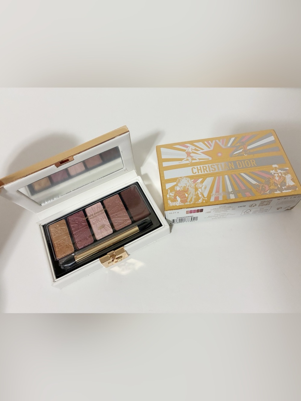 🌸 DIOR Holiday Limited Edition Eyeshadow Palette In Iconic Couture Case